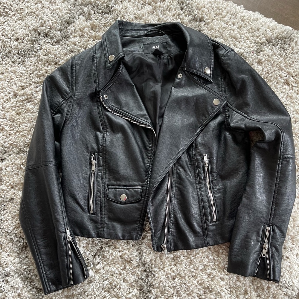 Black leather jacket w. silver detail, H&M, size 6